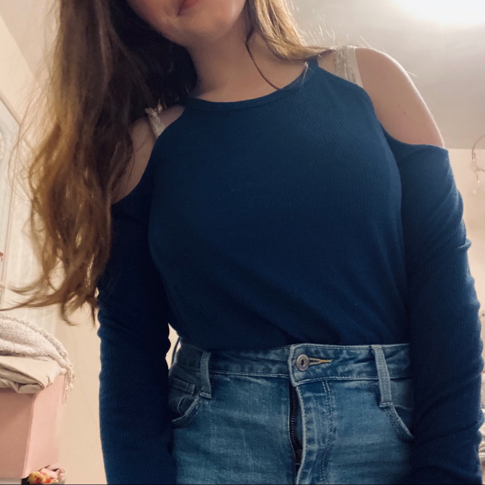 Aeropostale cut out shoulder tee